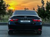 Toyota Camry 2021 годаүшін11 750 000 тг. в Актобе – фото 5