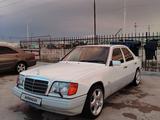 Mercedes-Benz E 320 1993 года за 3 700 000 тг. в Актау – фото 2