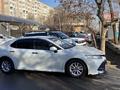 Toyota Camry 2018 года за 10 500 000 тг. в Алматы – фото 2