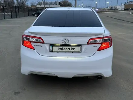 Toyota Camry 2013 года за 9 100 000 тг. в Атырау – фото 4