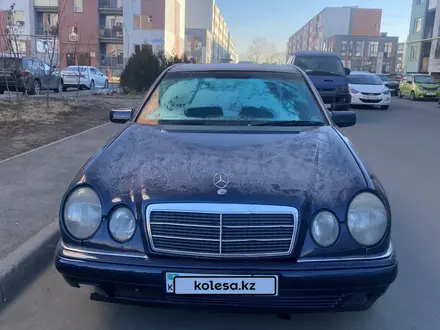 Mercedes-Benz E 230 1997 года за 2 000 000 тг. в Алматы