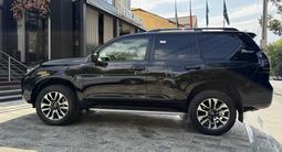 Toyota Land Cruiser Prado 2022 года за 41 000 000 тг. в Шымкент – фото 2