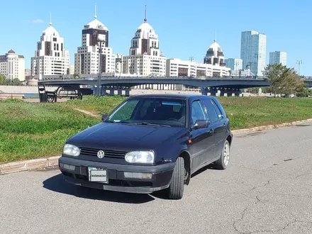 Volkswagen Golf 1995 года за 2 400 000 тг. в Астана