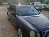 Mercedes-Benz E 230 1997 годаfor2 700 000 тг. в Байконыр – фото 4