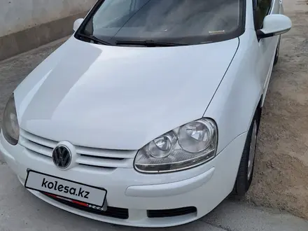 Volkswagen Golf 2005 года за 3 400 000 тг. в Шолаккорган – фото 2