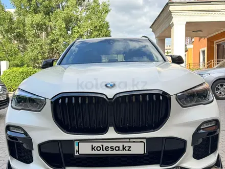 BMW X5 2018 года за 26 500 000 тг. в Алматы – фото 12