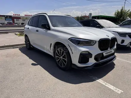 BMW X5 2018 года за 26 500 000 тг. в Алматы – фото 2