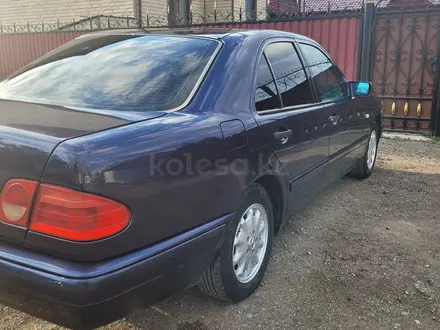 Mercedes-Benz E 200 1995 года за 3 350 000 тг. в Каркаралинск – фото 6