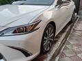 Lexus ES 300h 2019 года за 17 500 000 тг. в Алматы – фото 2