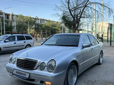 Mercedes-Benz E 320 2001 года за 4 600 000 тг. в Жанаозен – фото 2