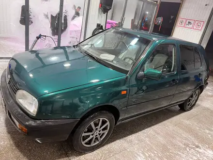 Volkswagen Golf 1997 года за 1 999 000 тг. в Караганда – фото 2