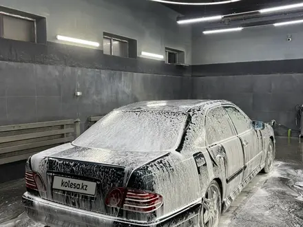 Mercedes-Benz E 320 1999 года за 1 800 000 тг. в Атырау – фото 11