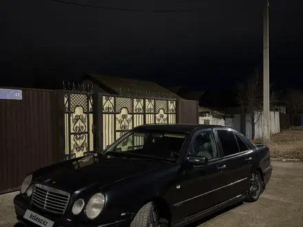 Mercedes-Benz E 320 1999 года за 1 800 000 тг. в Атырау – фото 9