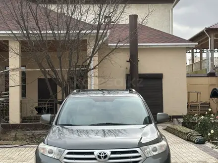 Toyota Highlander 2012 года за 11 000 000 тг. в Актау – фото 2