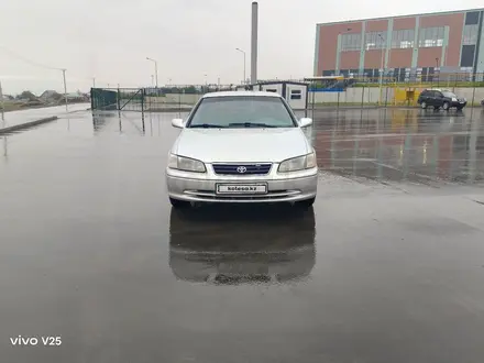 Toyota Camry 2001 года за 3 650 000 тг. в Алматы – фото 2