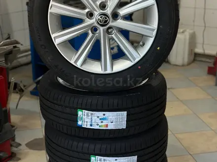 Камрики оригинал новый шины 215 55 R17 за 420 000 тг. в Атырау