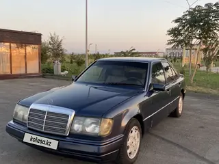Mercedes-Benz E 230