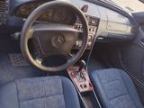 Mercedes-Benz C 200 1997 года за 2 500 000 тг. в Атырау – фото 2