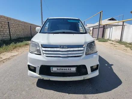 Toyota Noah 2004 года за 2 500 000 тг. в Актау – фото 2