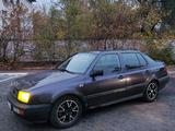 Volkswagen Vento 1992 года за 1 100 000 тг. в Караганда – фото 3