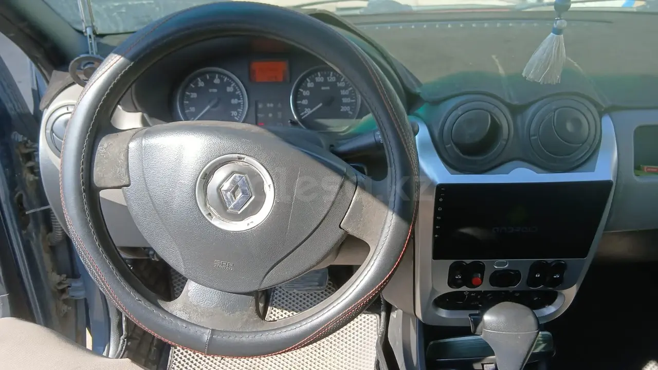 Renault Logan, 2011