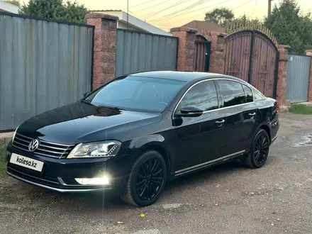 Volkswagen Passat 2015 года за 4 000 000 тг. в Алматы