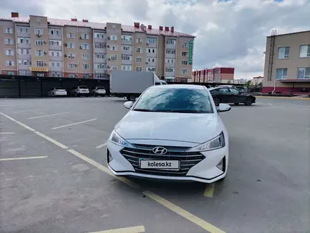 Hyundai Elantra 2019 года за 9 350 000 тг. в Актобе