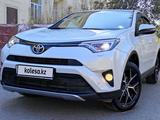 Toyota RAV4 2018 года за 12 800 000 тг. в Актобе – фото 3