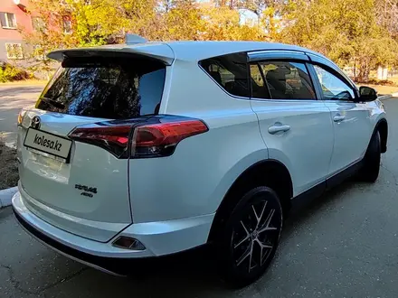 Toyota RAV4 2018 года за 12 800 000 тг. в Актобе – фото 10