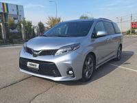 Toyota Sienna 2018 года за 14 600 000 тг. в Алматы