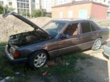 Mercedes-Benz E 230 1991 года за 900 000 тг. в Астана – фото 2