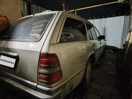 Mercedes-Benz E 200 1989 года за 990 000 тг. в Алматы – фото 3