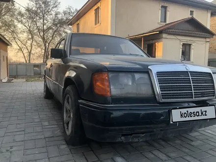 Mercedes-Benz E 230 1990 года за 700 000 тг. в Алматы