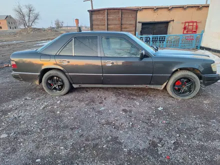 Mercedes-Benz E 300 1990 года за 2 200 000 тг. в Каражал