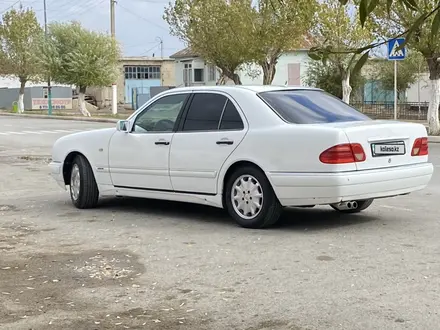 Mercedes-Benz E 280 1998 года за 3 300 000 тг. в Жосалы – фото 2