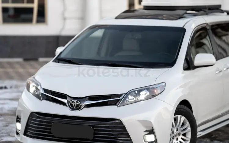 Toyota Sienna 2016 года за 15 000 000 тг. в Алматы