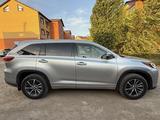 Toyota Highlander 2017 года за 14 300 000 тг. в Уральск – фото 2