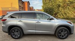 Toyota Highlander 2017 года за 14 300 000 тг. в Уральск – фото 2