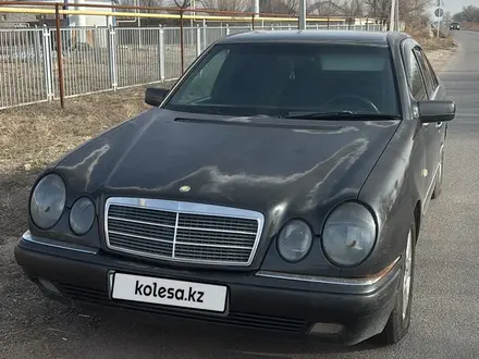 Mercedes-Benz E 230 1996 года за 1 300 000 тг. в Алматы