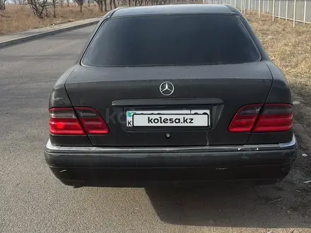Mercedes-Benz E 230 1996 года за 1 300 000 тг. в Алматы – фото 3