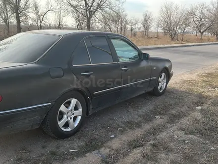 Mercedes-Benz E 230 1996 года за 1 300 000 тг. в Алматы – фото 2