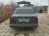 Mercedes-Benz E 220 1993 года за 1 700 000 тг. в Тараз – фото 4