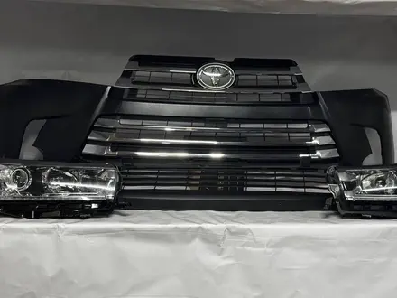 Передний бампер на Toyota за 35 000 тг. в Алматы