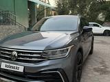 Volkswagen Tiguan 2022 года за 15 900 000 тг. в Алматы – фото 3