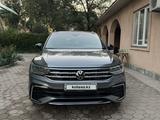 Volkswagen Tiguan 2022 года за 15 900 000 тг. в Алматы