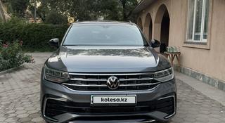 Volkswagen Tiguan 2022 года за 15 900 000 тг. в Алматы