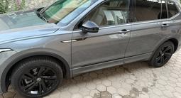Volkswagen Tiguan 2022 года за 15 900 000 тг. в Алматы – фото 4