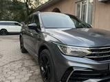 Volkswagen Tiguan 2022 года за 15 900 000 тг. в Алматы – фото 2