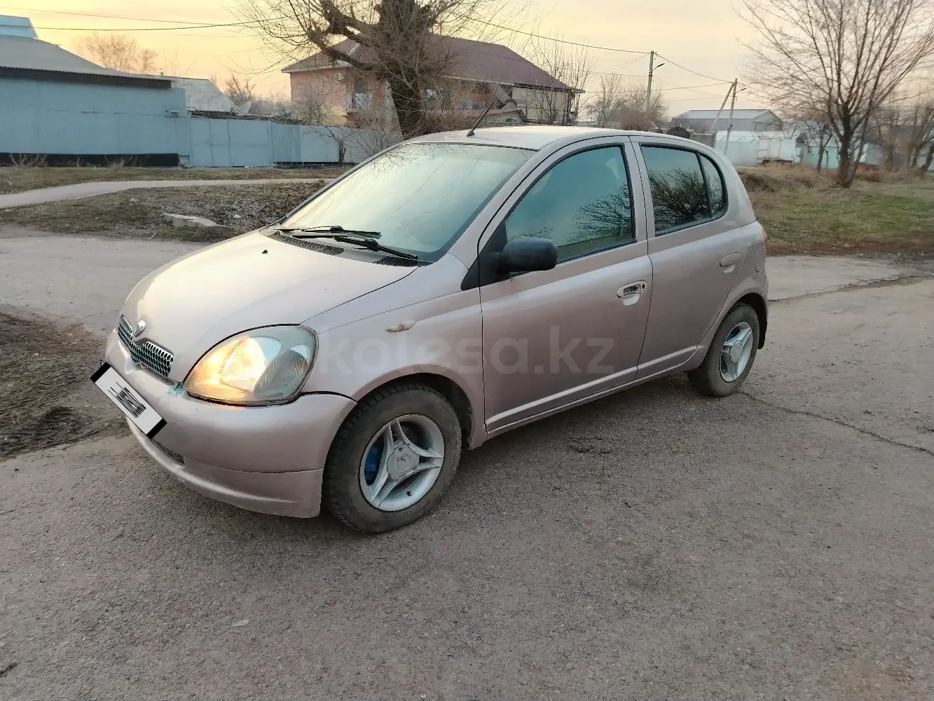 Toyota Vitz, 1999