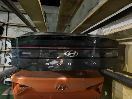 Крышка багажника Hyundai за 50 000 тг. в Астана – фото 2